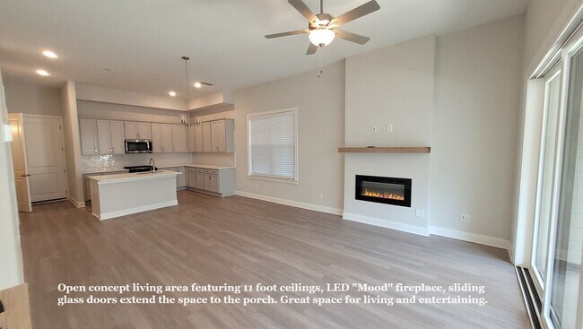 Building Photo - End-unit townhome with plenty of extra windows! Gated Community.