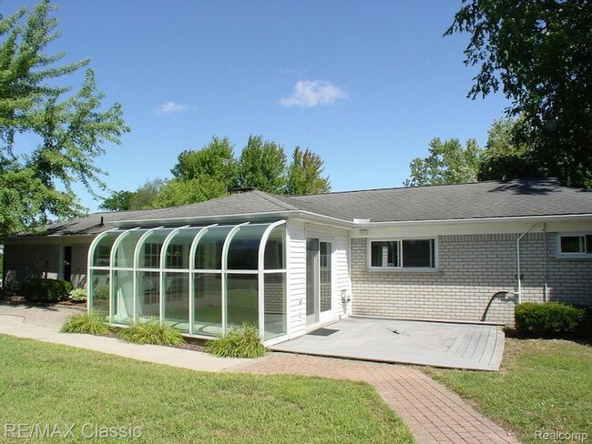 Building Photo - 47605 Powell Rd