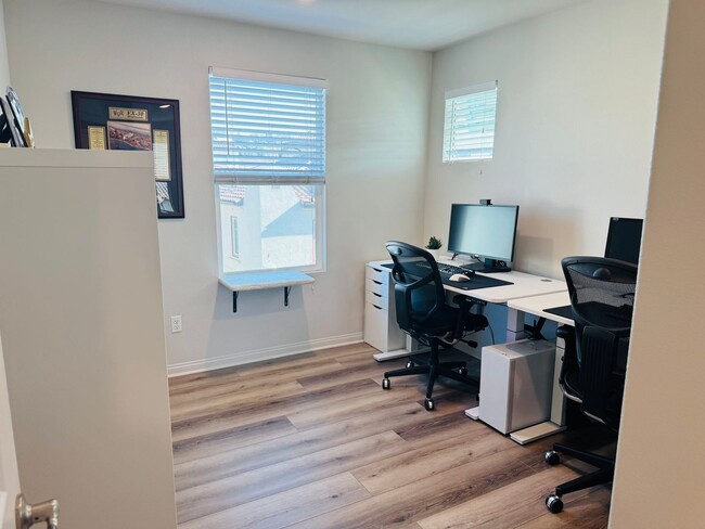 Building Photo - Experience Luxury Living With 4 Bedrooms o...