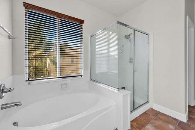 Building Photo - 9 Dulcibbella Pl