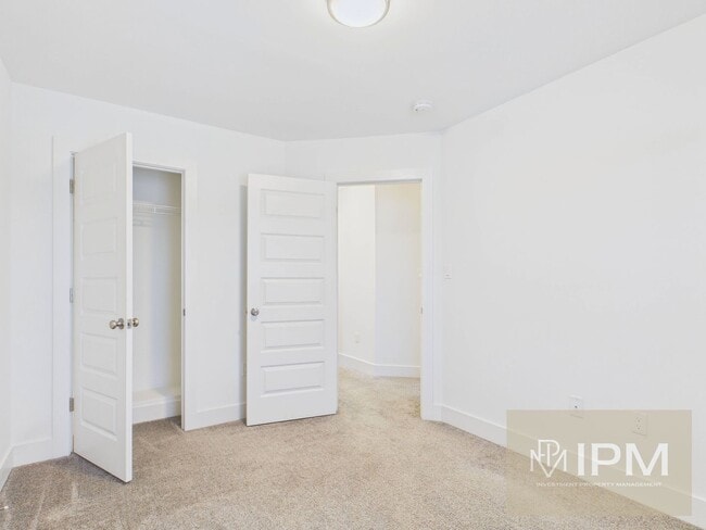 Building Photo - ½ OFF Your First Month’s Rent - Beautiful Townhome in Waynesboro!