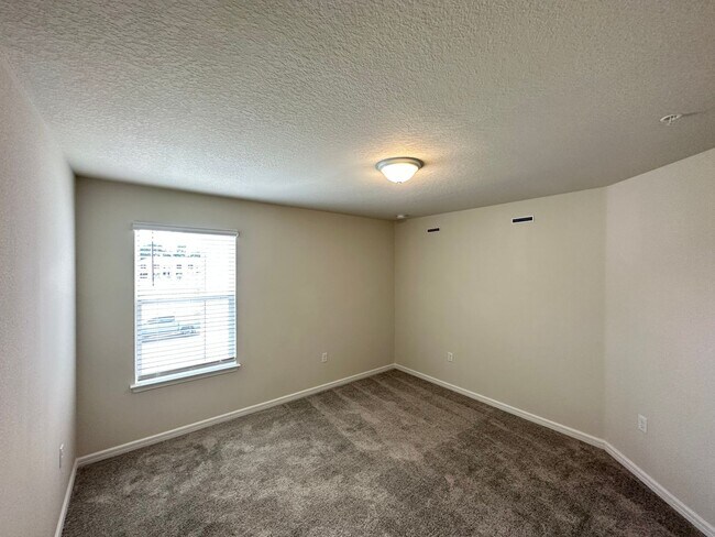 Building Photo - 3 Bedroom, 2.5 Bath Town Home in Winter Park!