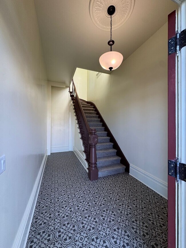 Building Photo - 14th &amp; B