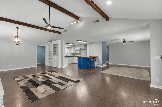 Building Photo - 4805 Big Bend Dr
