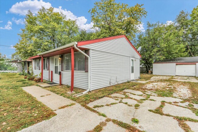 Building Photo - Complete Remodel!  3 Bedroom Home - Available November 2026