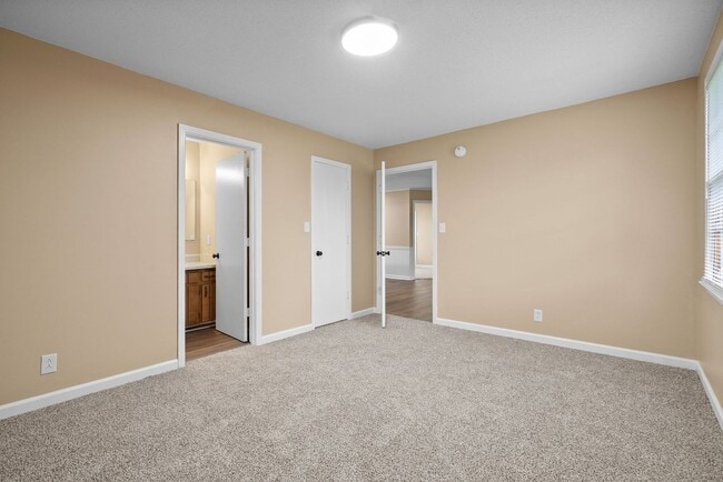 Building Photo - Three Bedroom on Corner Lot!