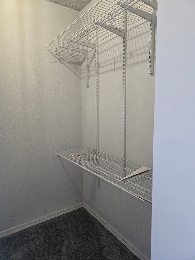 Building Photo - Newly Remodeled