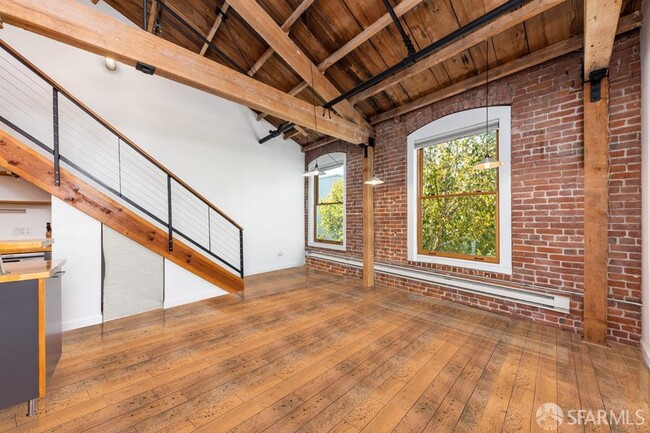 Primary Photo - 720 York St