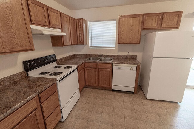 Building Photo - 430 NE Park Ln