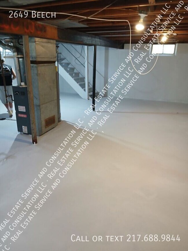 Building Photo - 2649 Beech-