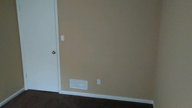 Building Photo - Nice 3BR/1.5BA Brick Ranch Convenient to W...