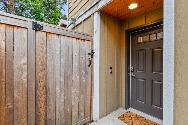 Building Photo - 3bd/2.5ba Seattle House