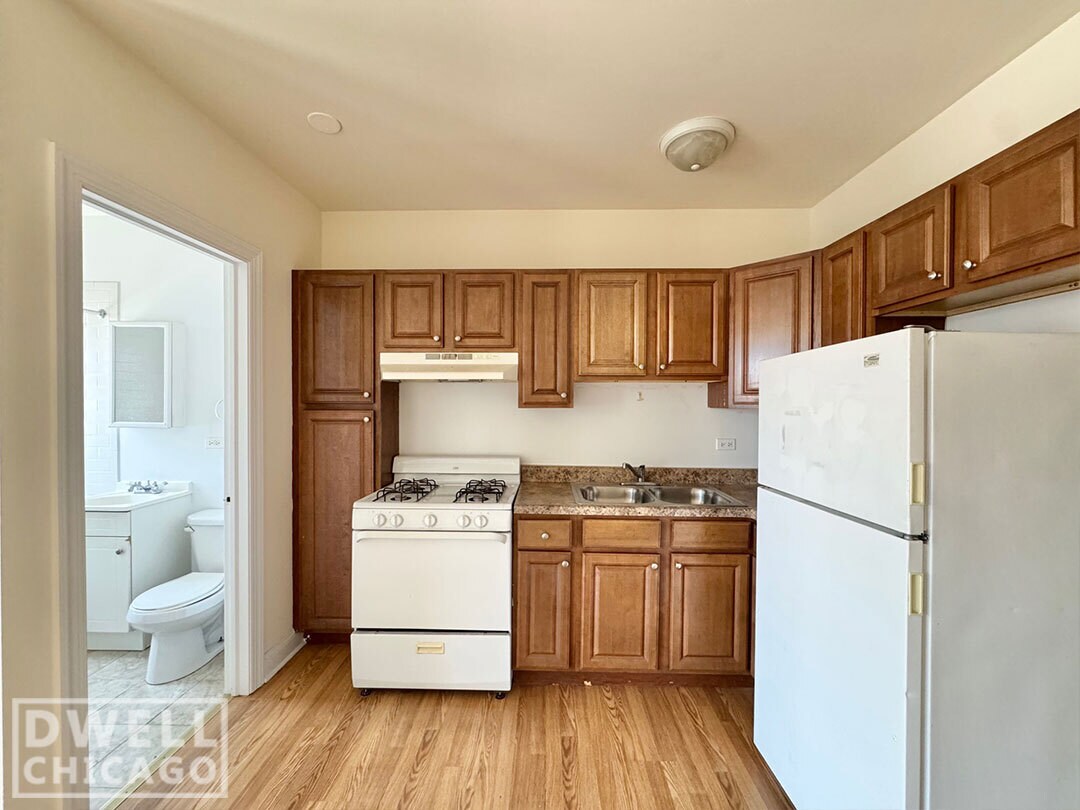 Building Photo - 2606 N Kimball Ave