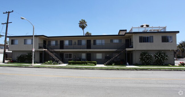 Building Photo - The Walnut Avenue Apartments
