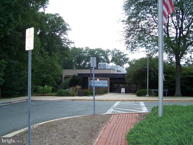 Building Photo - 311 Dawson Ave