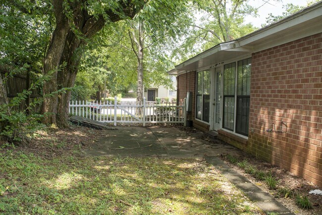 Building Photo - 1615 Woodmere Loop