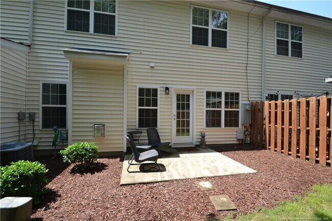 Building Photo - 3115 Manhasset Ln