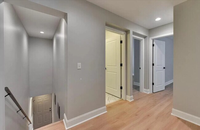 Building Photo - 819 S 42nd St