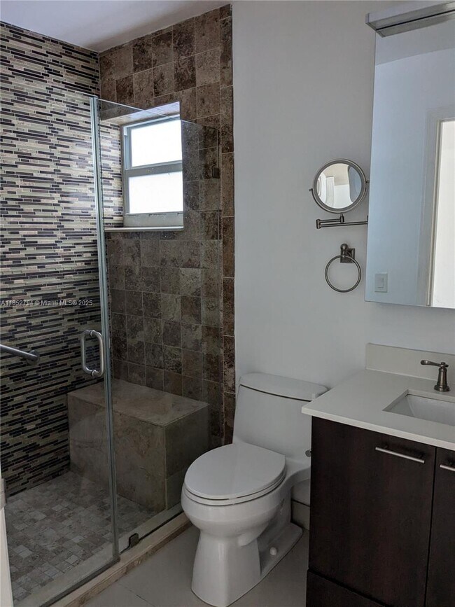 Building Photo - 16867 Royal Poinciana Dr