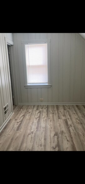 Building Photo - 3345 N Oleander Ave