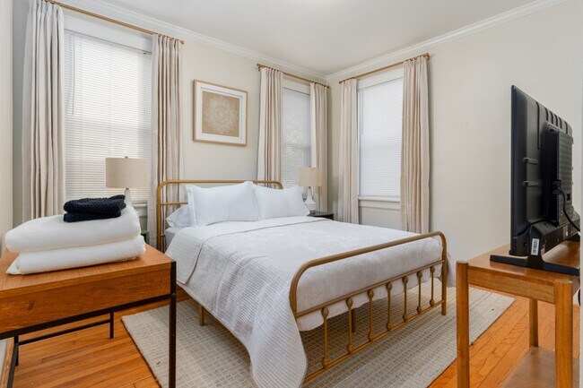 Building Photo - Leasing Now! - Charming 3-Bed, 2-Bath Stone Cottage in Shandon/Wales Garden - Walk to 5 Points!