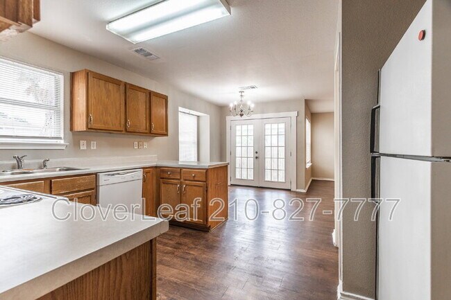 Building Photo - 7121 Lynn Lake Dr