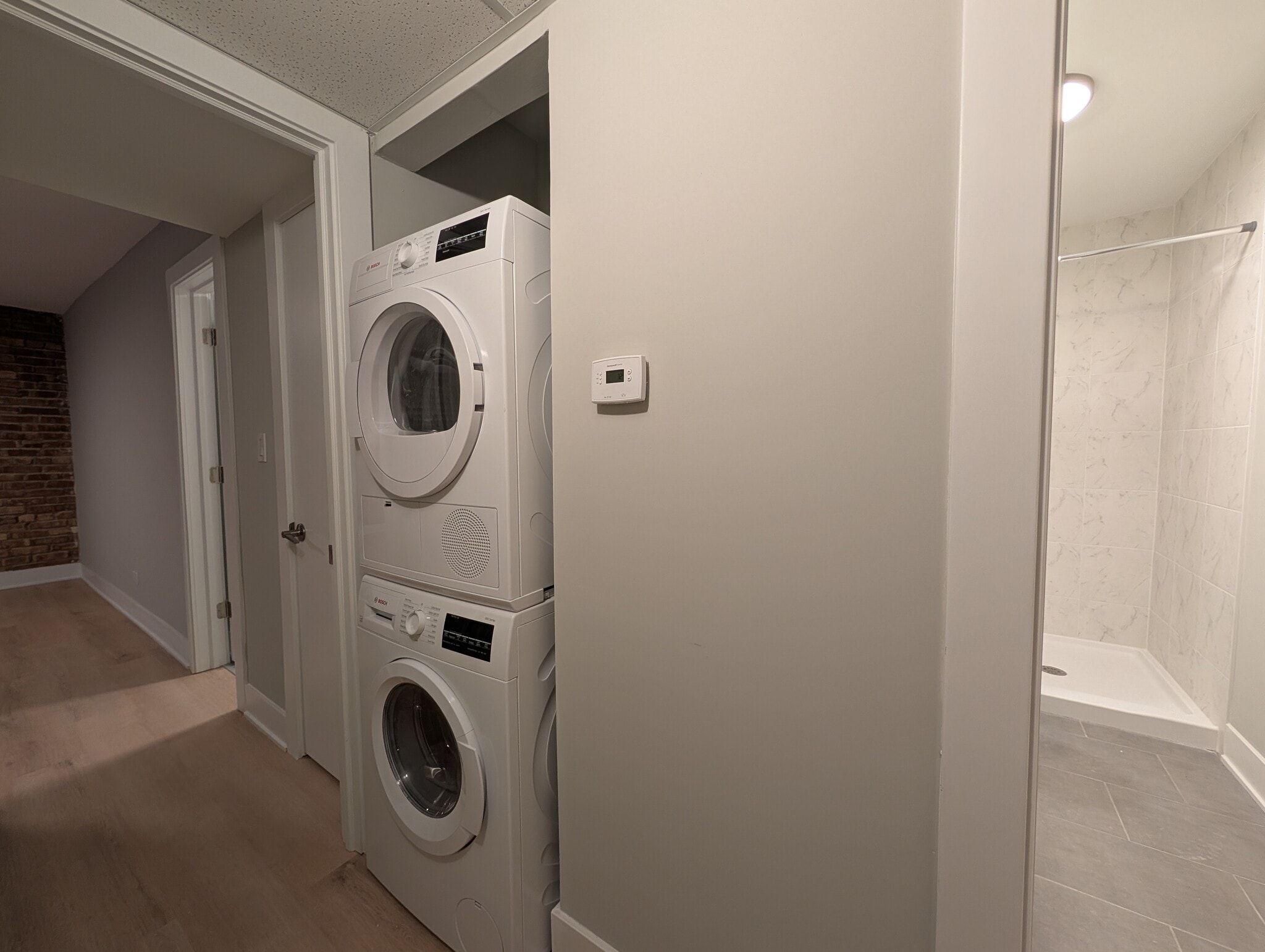 Building Photo - 1214 N La Salle Dr