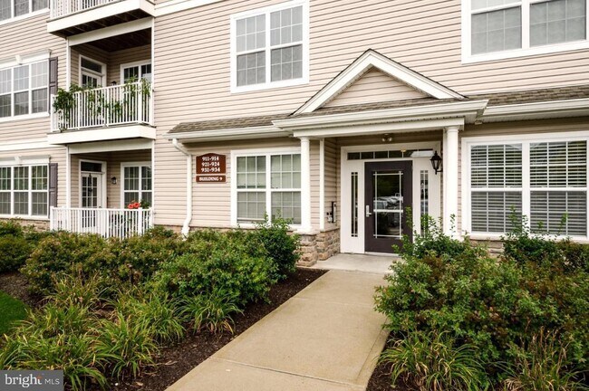 Building Photo - 921 Timberlake Dr