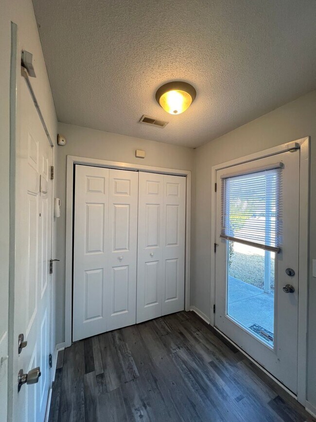 Building Photo - COMING SOON! 3 BR/2bath/Carport/Fenced Yard/ No carpet Odgen location. One level home, Beautiful ...