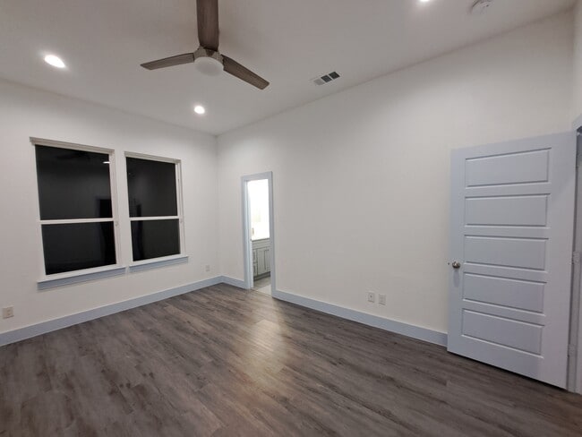 Building Photo - 3320 Noor St