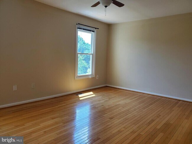 Building Photo - 14920 Forest Landing Cir