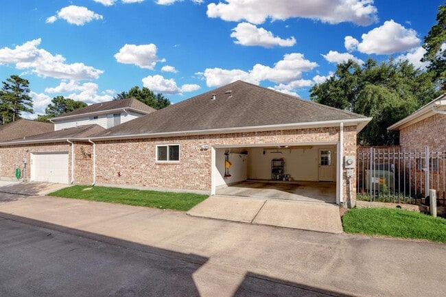 Building Photo - 5022 Coral Gables Dr