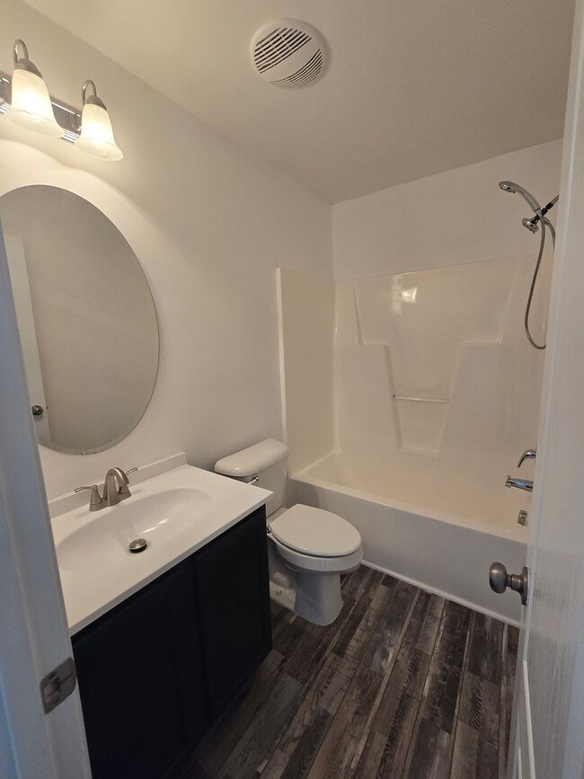 Building Photo - NEW LISTING!!!!!