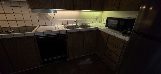 Building Photo - 1745 Deer Creek Ct