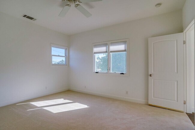 Building Photo - Beautiful 4 Bed/4 Bath Family Home w/pool - Upcoming and available at the end of April!