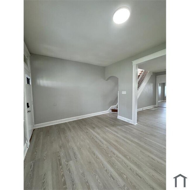 Building Photo - 3 Bedroom Rehabbed