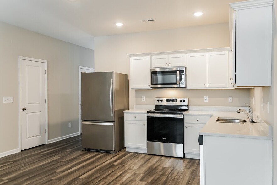 Building Photo - 536 Landing View Dr
