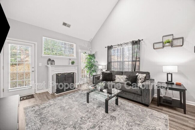 Building Photo - 16865 Timber Crossing Rd