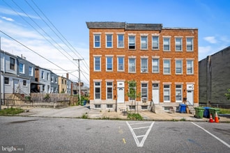 Building Photo - 2011 Boone St
