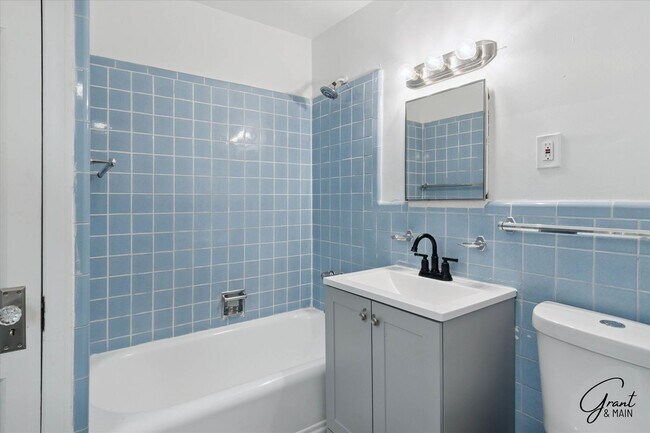 Building Photo - $1290 3 bedroom bungalow