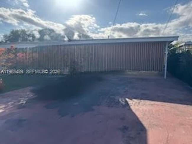 Building Photo - 344 SW 80th Ave