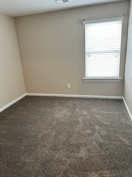 Building Photo - 156 Top Forest Drive