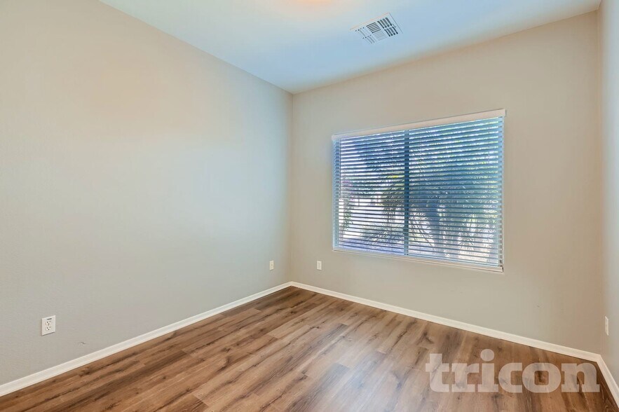 Building Photo - 44196 Vineyard St