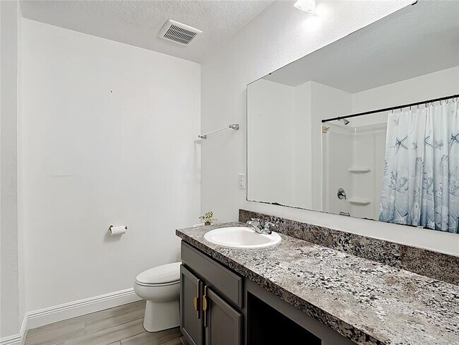 Building Photo - 3040 Lakes Crest Ave