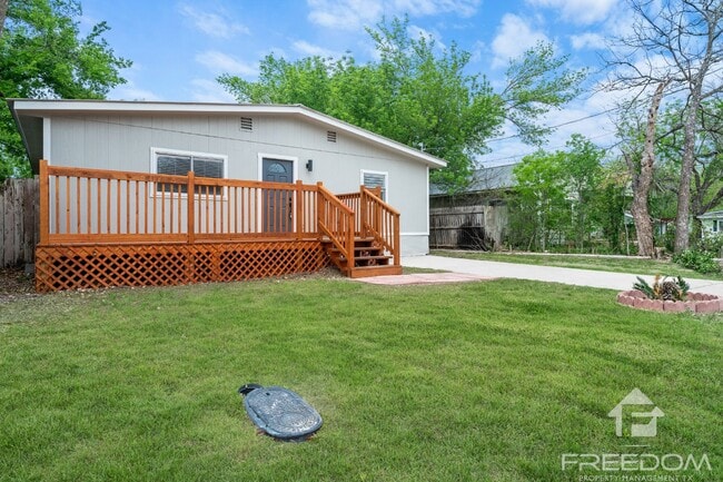 Building Photo - 1824 Katy St