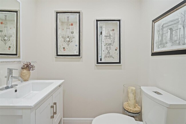 Building Photo - 8107 SW 72nd Ave