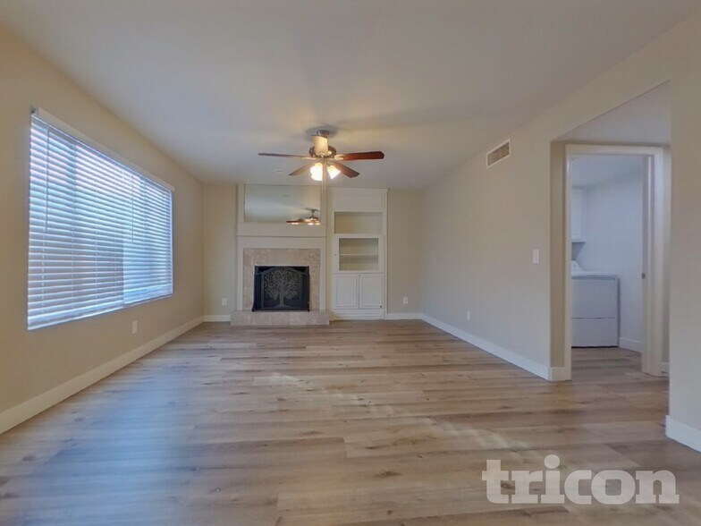 Building Photo - 2645 S 63rd Ln