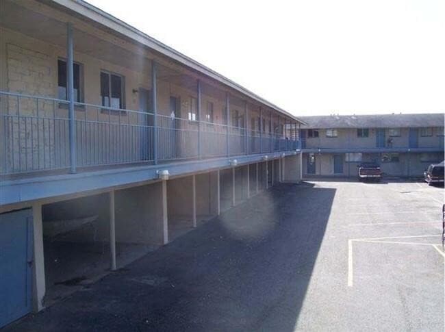 Primary Photo - 9850 La Branch Dr