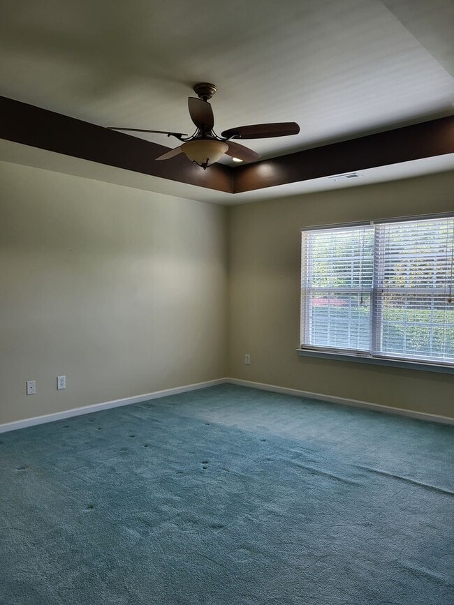 Building Photo - 3 bedroom townhouse in Waterside Crossing