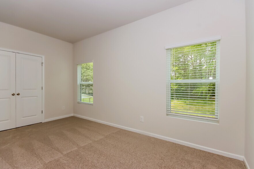 Building Photo - 196 Sharon School Rd